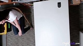 Dirty Safe-blower Fucks Officer to escape JAIL